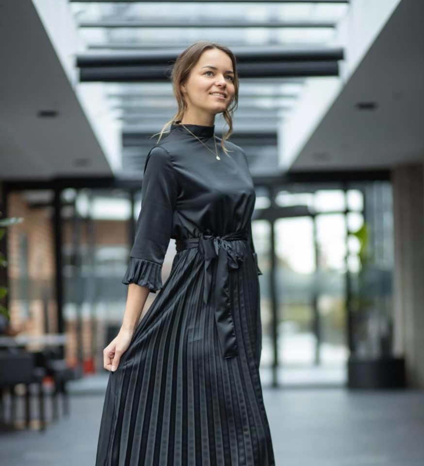 Maxi Dress Jurk Plisse Dress Plisse Black SS2020-black Zwart Village Collection Maxi Dress Jurk Plisse Dress Plisse Black SS2020-black Zwart Village Collection