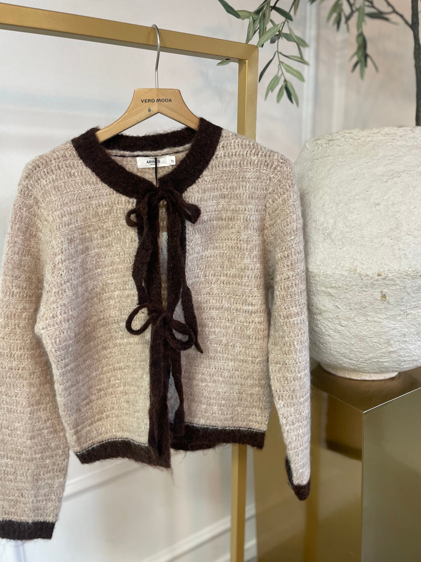 Vestje grofgebreid met strikken 17-17108 Taupe