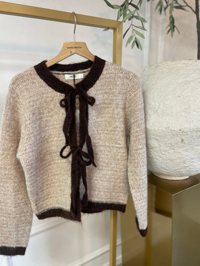 Vestje grofgebreid met strikken 17-17108 Taupe