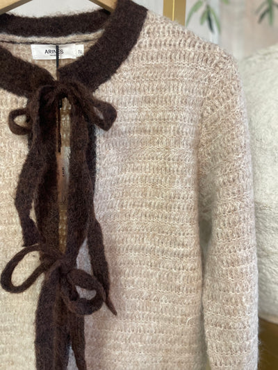 Vestje grofgebreid met strikken 17-17108 Taupe