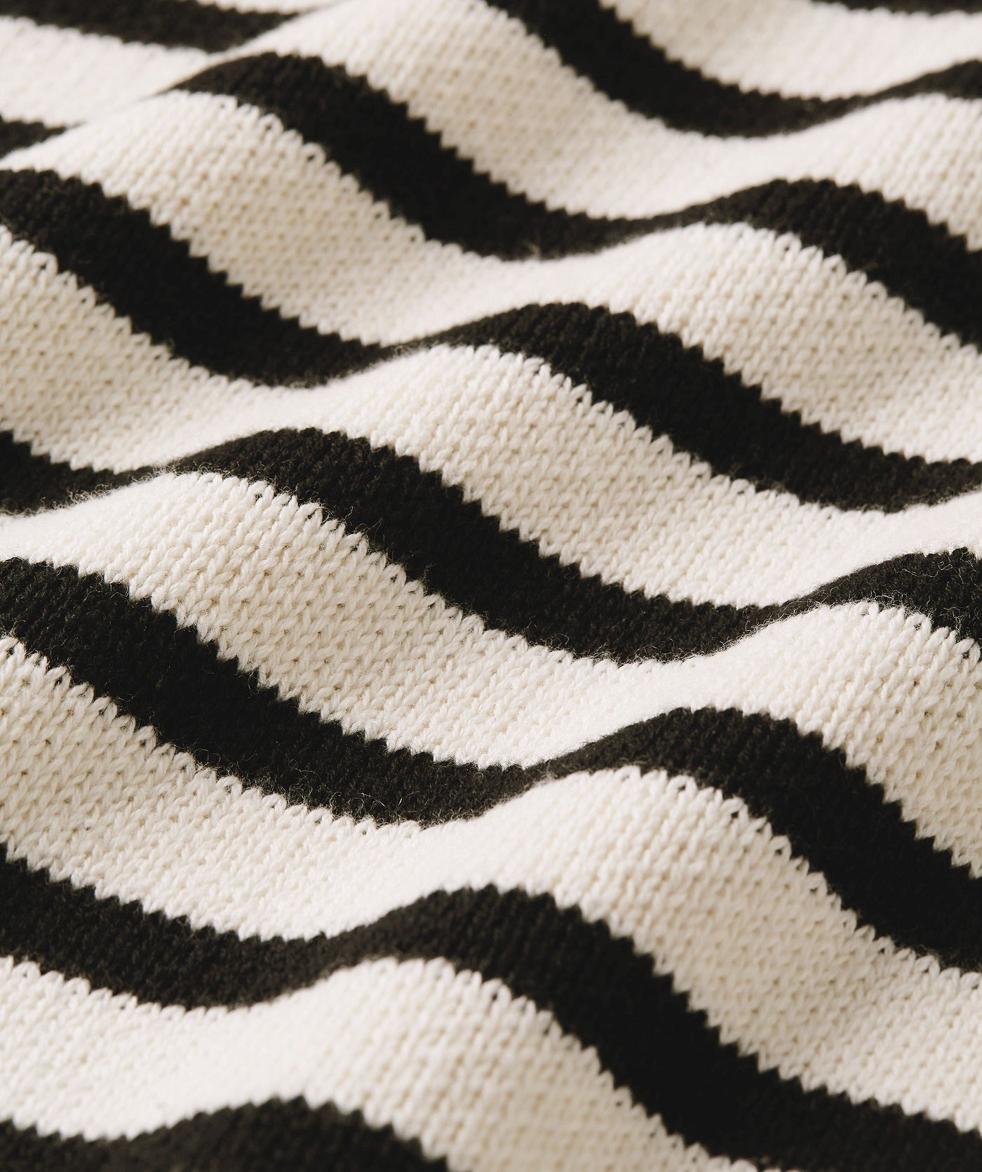 Trui kea JV-2309-0201 Black cocoon white