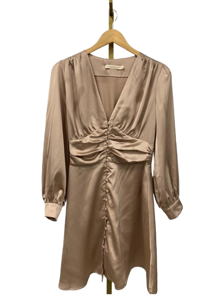 Dress satin doorknoop M295 Sand
